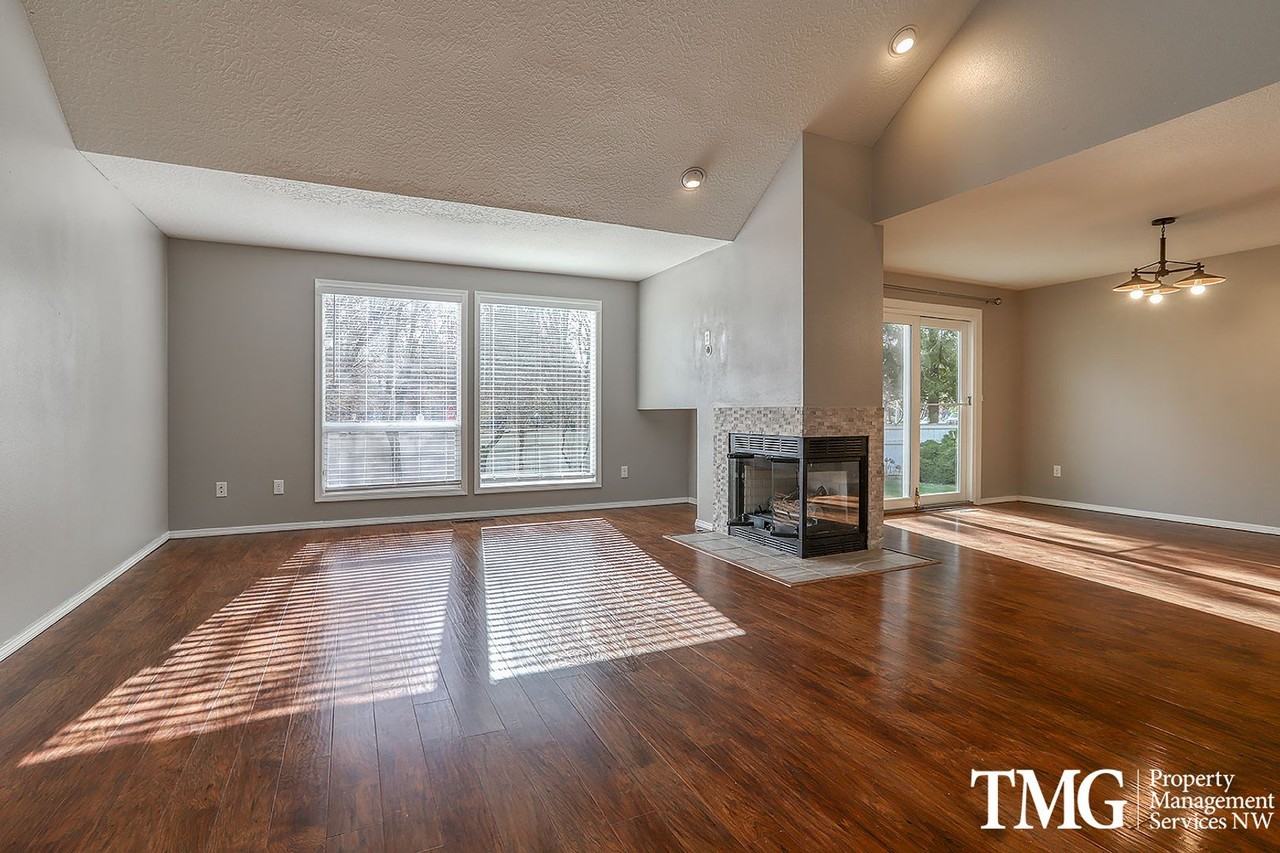 16903 Se 28th St - Photo 3 of 36