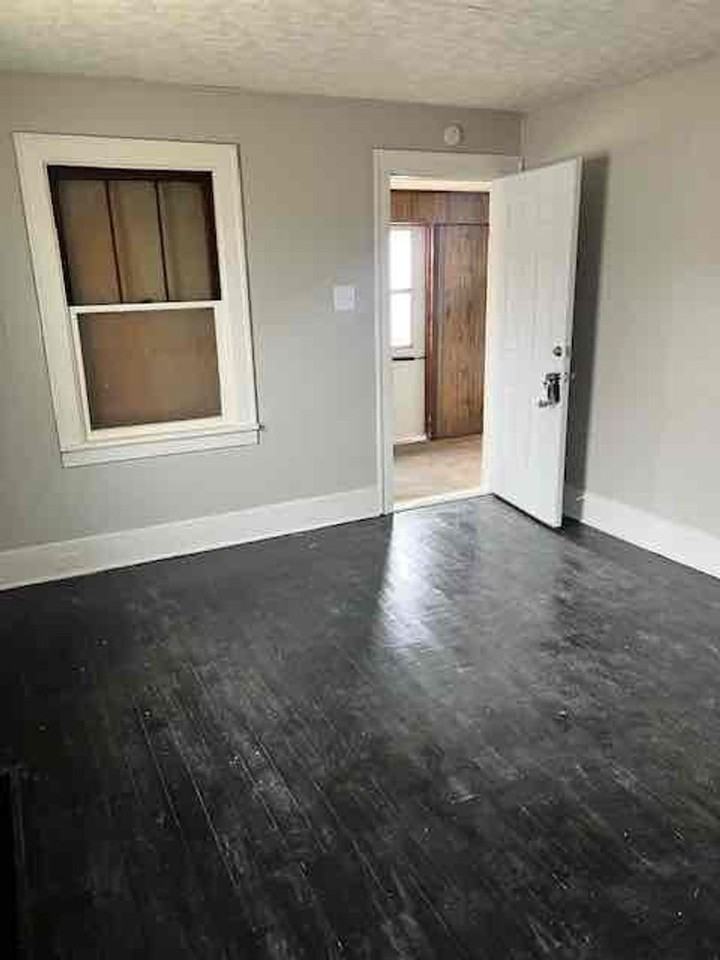 147 Ohio St - Photo 3 of 10