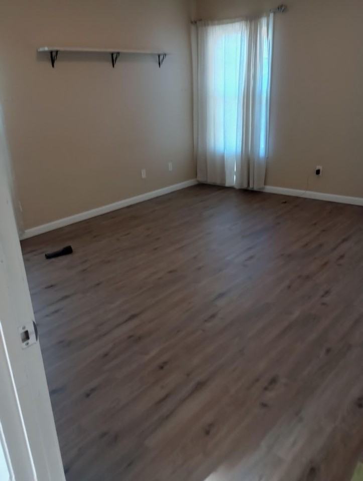 326 Mill Pond Rd - Photo 7 of 18