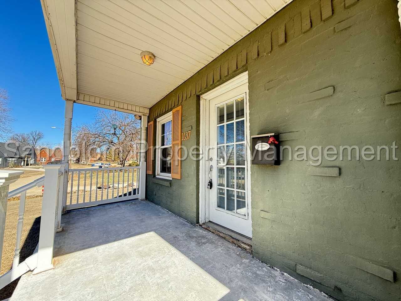 1637 S Columbia Pl - Photo 2 of 18