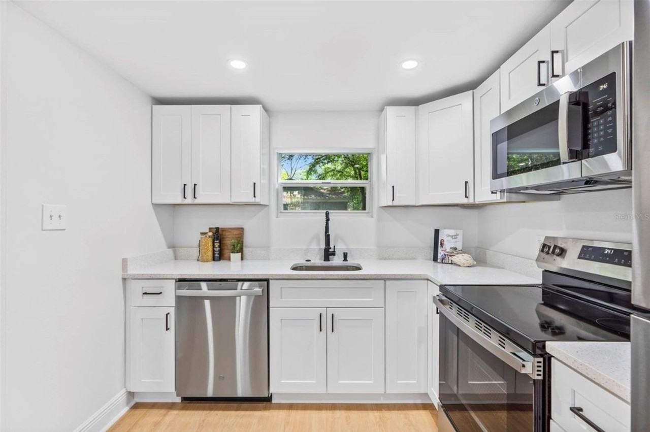 1517 East Giddens Avenue - Photo 7 of 22