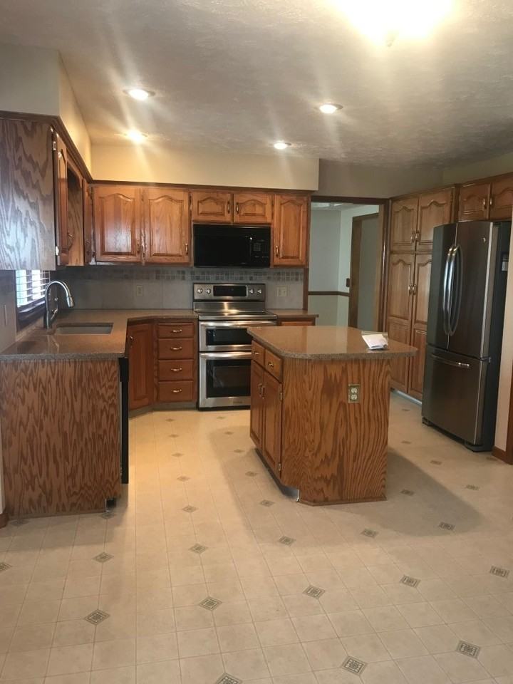 1912 Liberty Ln - Photo 3 of 7