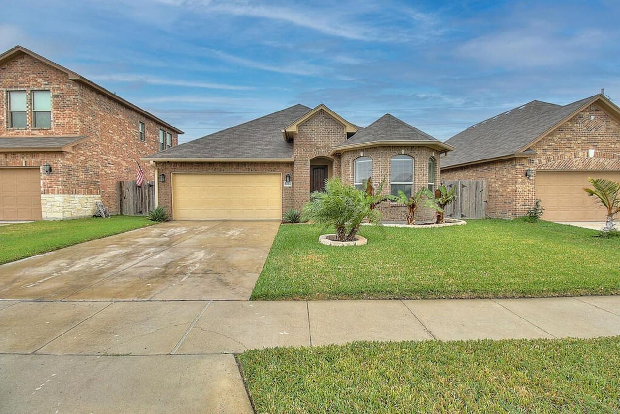 8034 Barlovento St - Photo 2 of 44