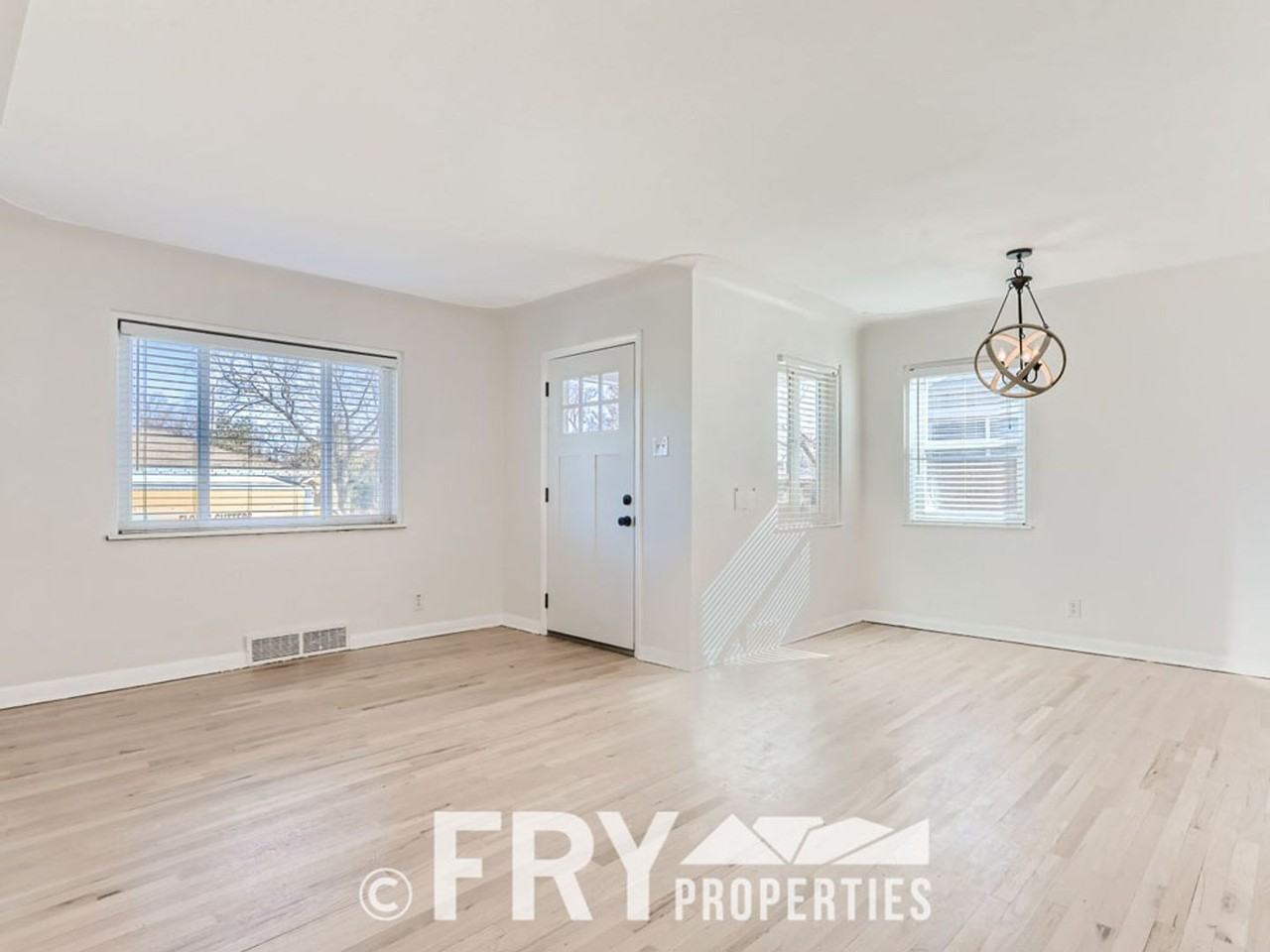 2273 Kenton St - Photo 5 of 28