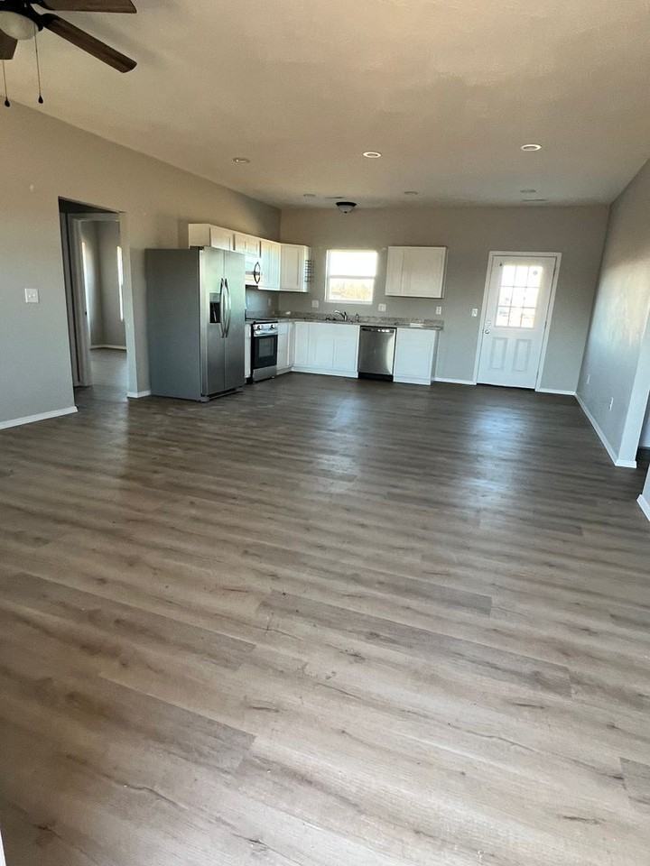 2493 E 549th Rd - Photo 2 of 18