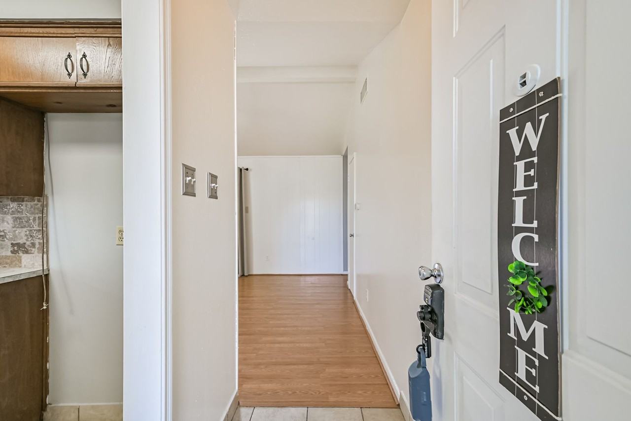 504 Avenue I - Photo 2 of 23