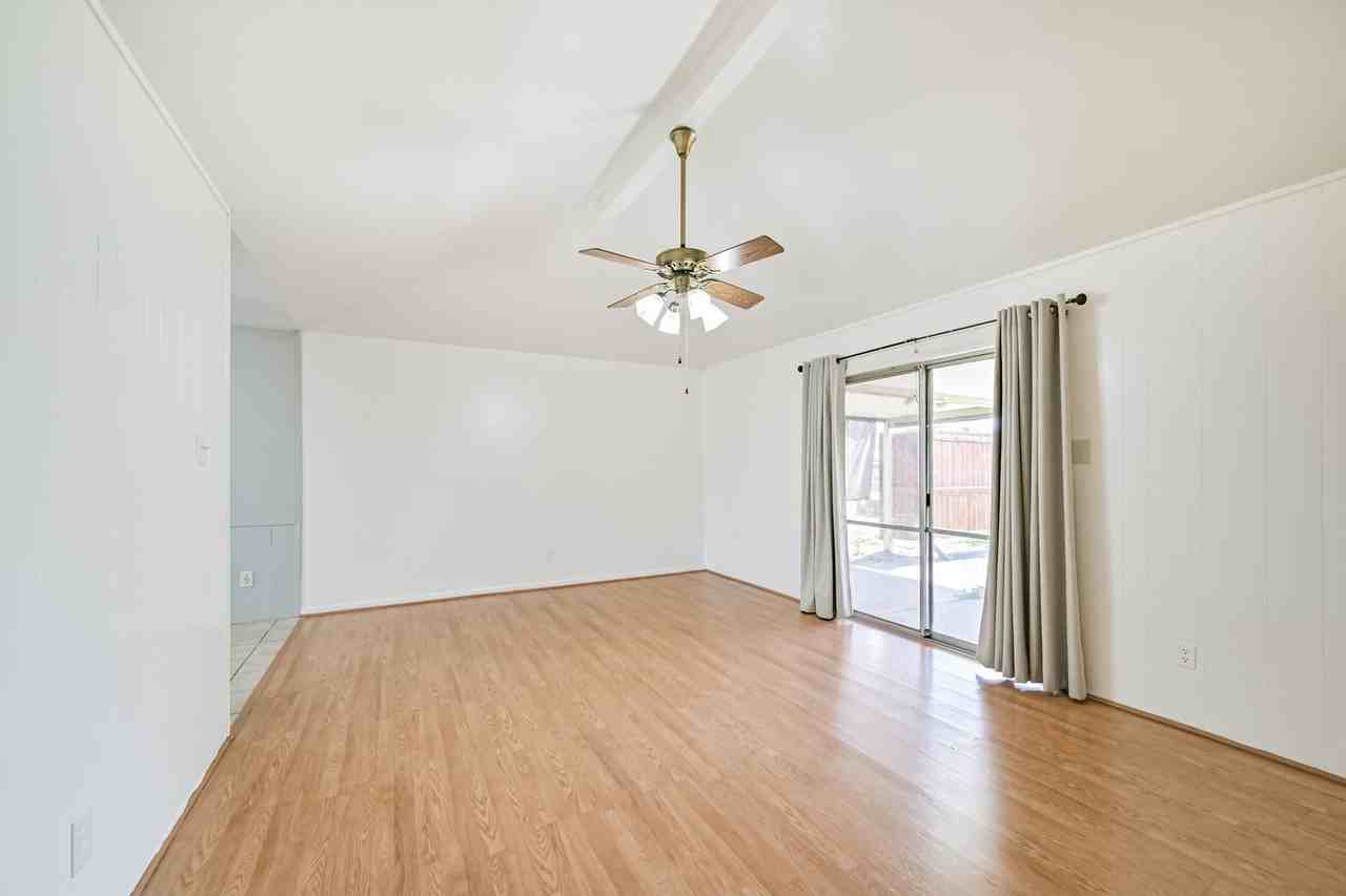 504 Avenue I - Photo 3 of 23