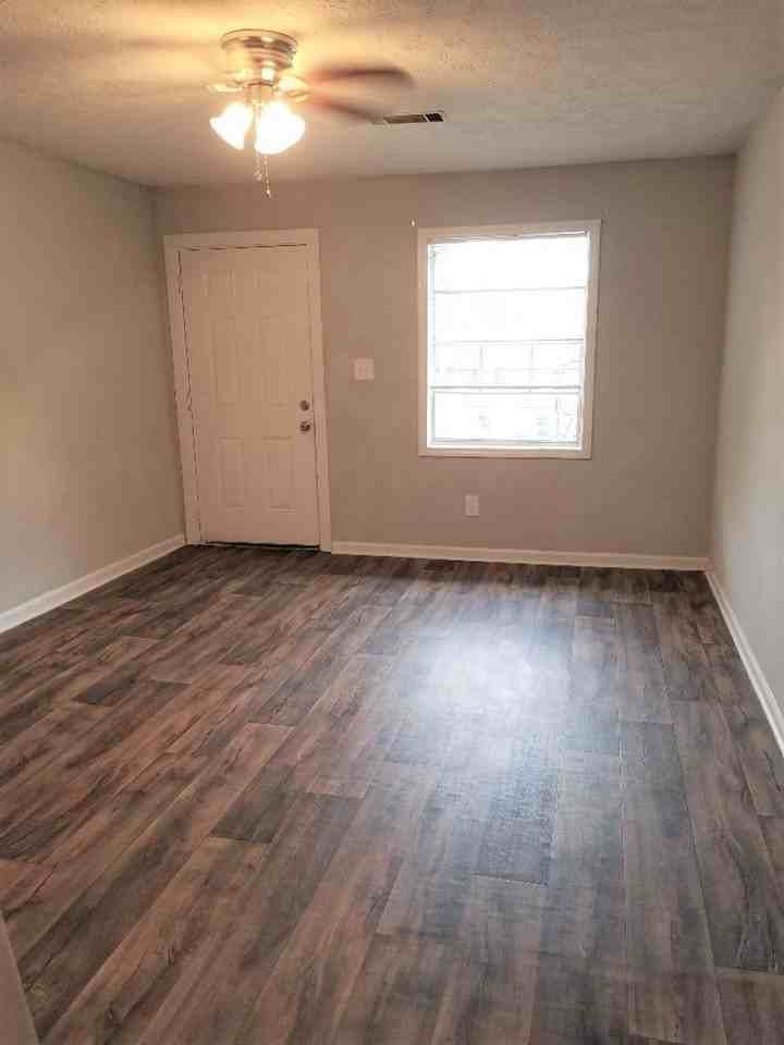 5889 Lone Oak Dr Sw - Photo 3 of 8