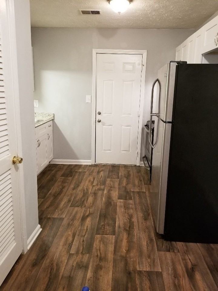 5889 Lone Oak Dr Sw - Photo 5 of 8