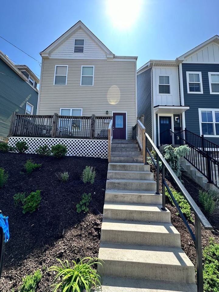 323 Augusta St - Photo 4 of 34