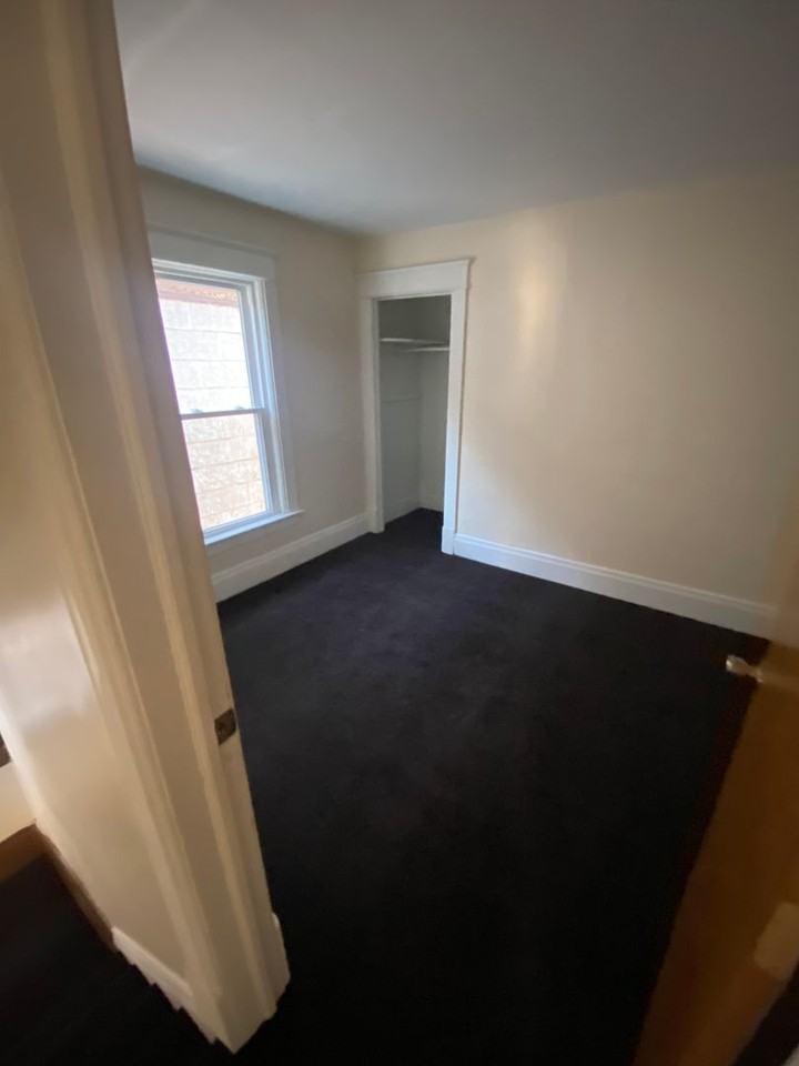 747 E 6th St - Photo 5 of 10