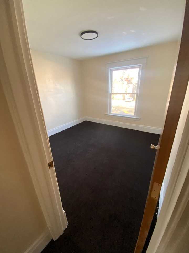 747 E 6th St - Photo 7 of 10