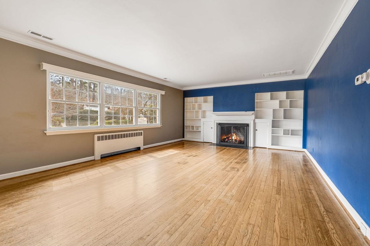 100 Lakeshore Dr