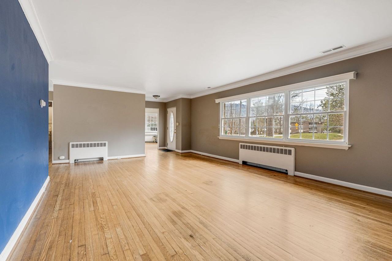 100 Lakeshore Dr - Photo 3 of 32
