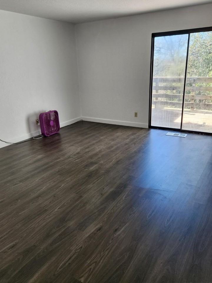 21847 Chimney Rock Dr - Photo 2 of 7