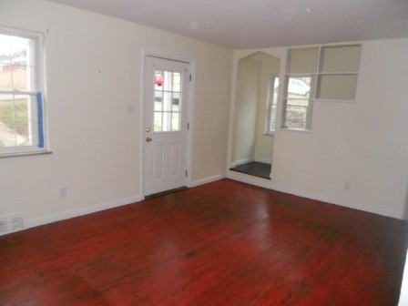 528 Trenton Ave - Photo 6 of 9