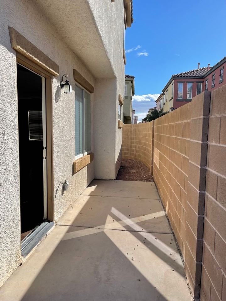 733 Emerald Idol Pl - Photo 4 of 20