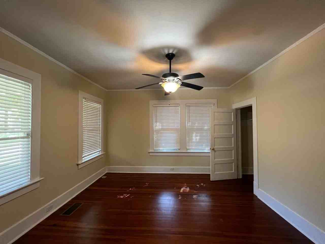 1928 Yancey Ave - Photo 4 of 18