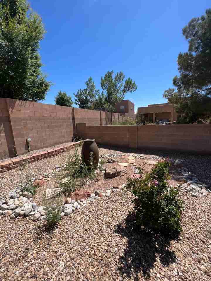 1020 Via Chamisa Ne - Photo 2 of 25