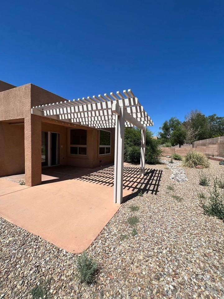 1020 Via Chamisa Ne - Photo 4 of 25