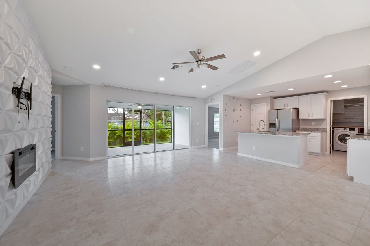 9224 Pineapple Rd - Photo 4 of 21