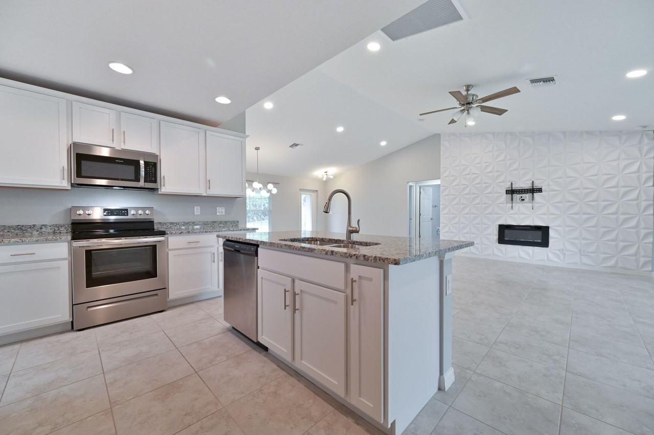 9224 Pineapple Rd - Photo 6 of 21