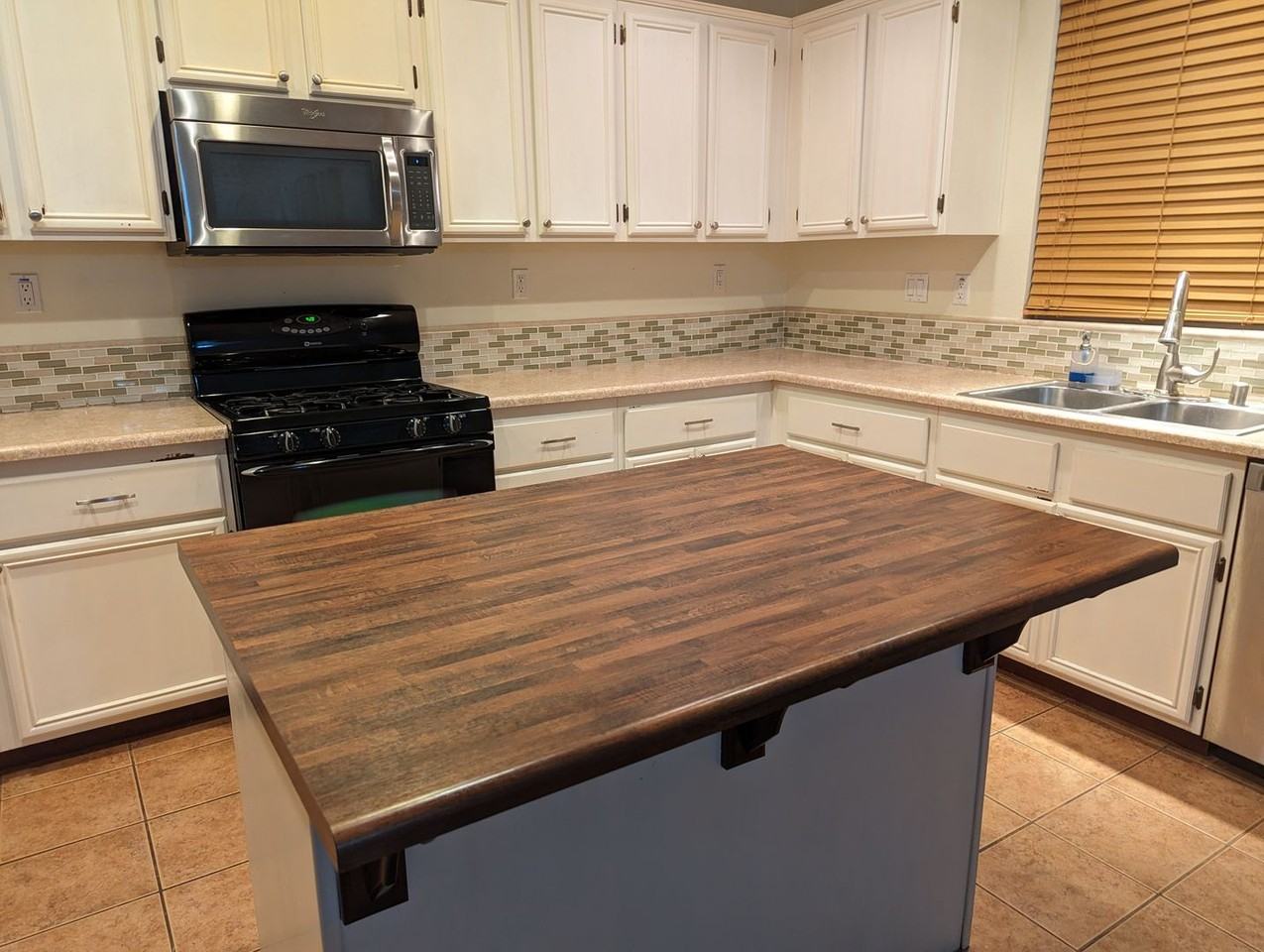 998 Skyview Ave - Photo 3 of 22