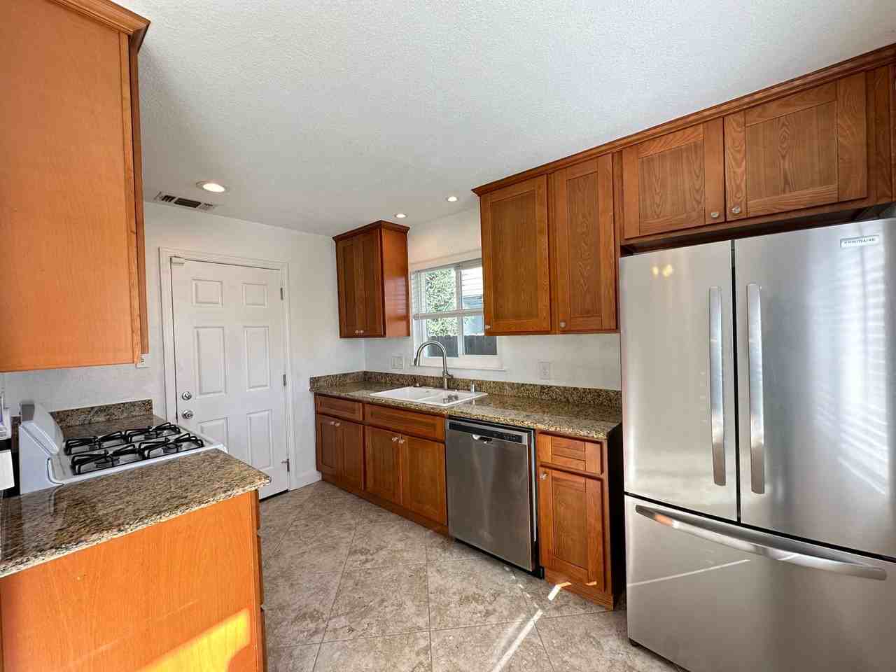 5001 Lippitt Ln - Photo 7 of 24