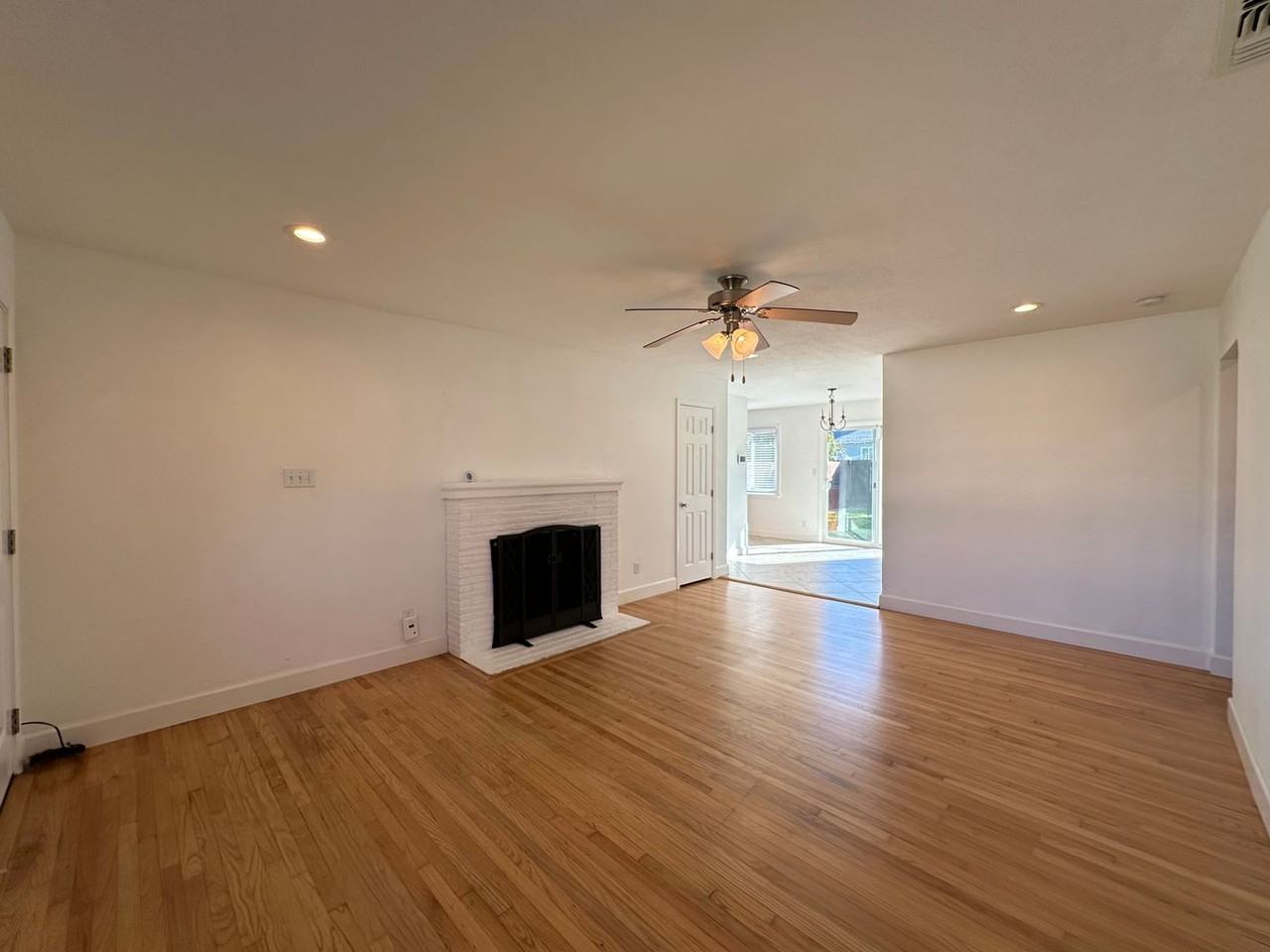 5001 Lippitt Ln - Photo 4 of 24