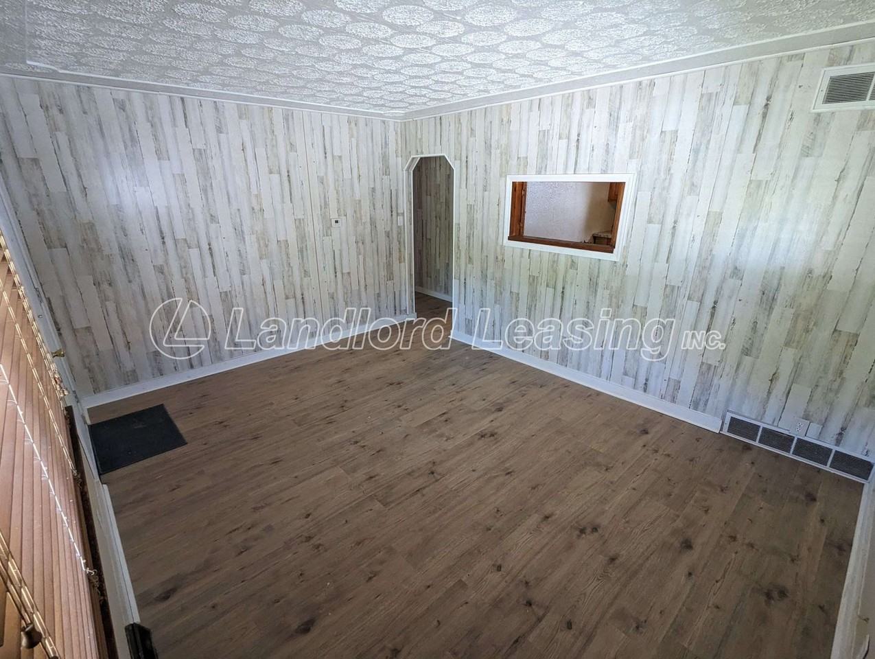223 Bell Ave - Photo 3 of 12
