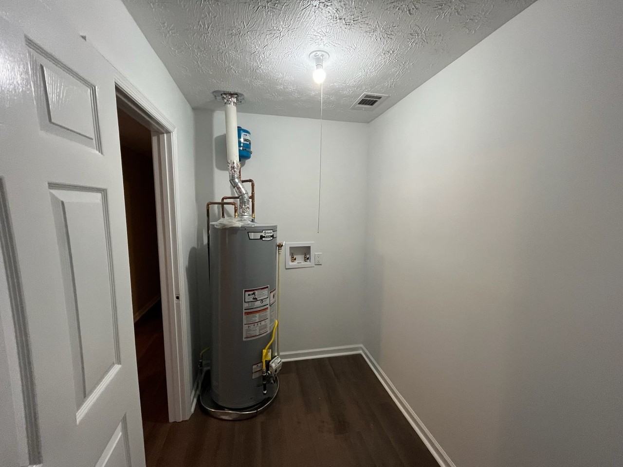 403 Raintree St - Photo 3 of 15