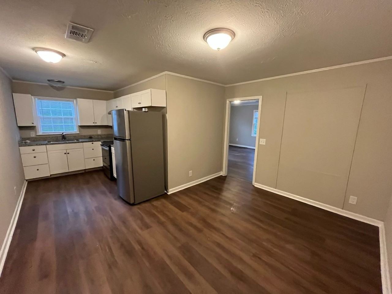 403 Raintree St - Photo 5 of 15