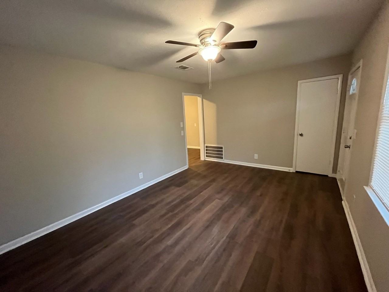 403 Raintree St - Photo 7 of 15