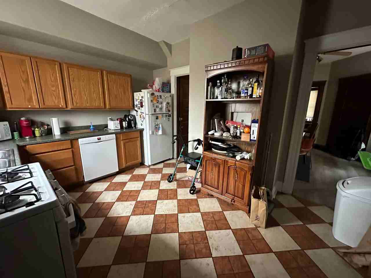 2402 Fairview Ave - Photo 5 of 12
