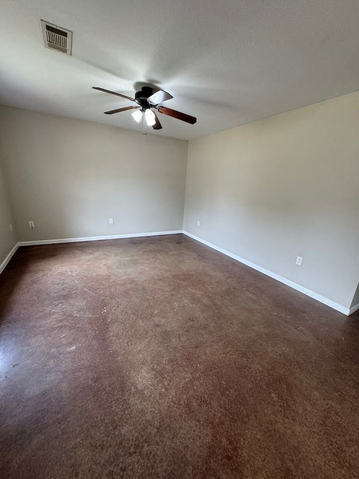 3 Jaki Ln - Photo 2 of 12