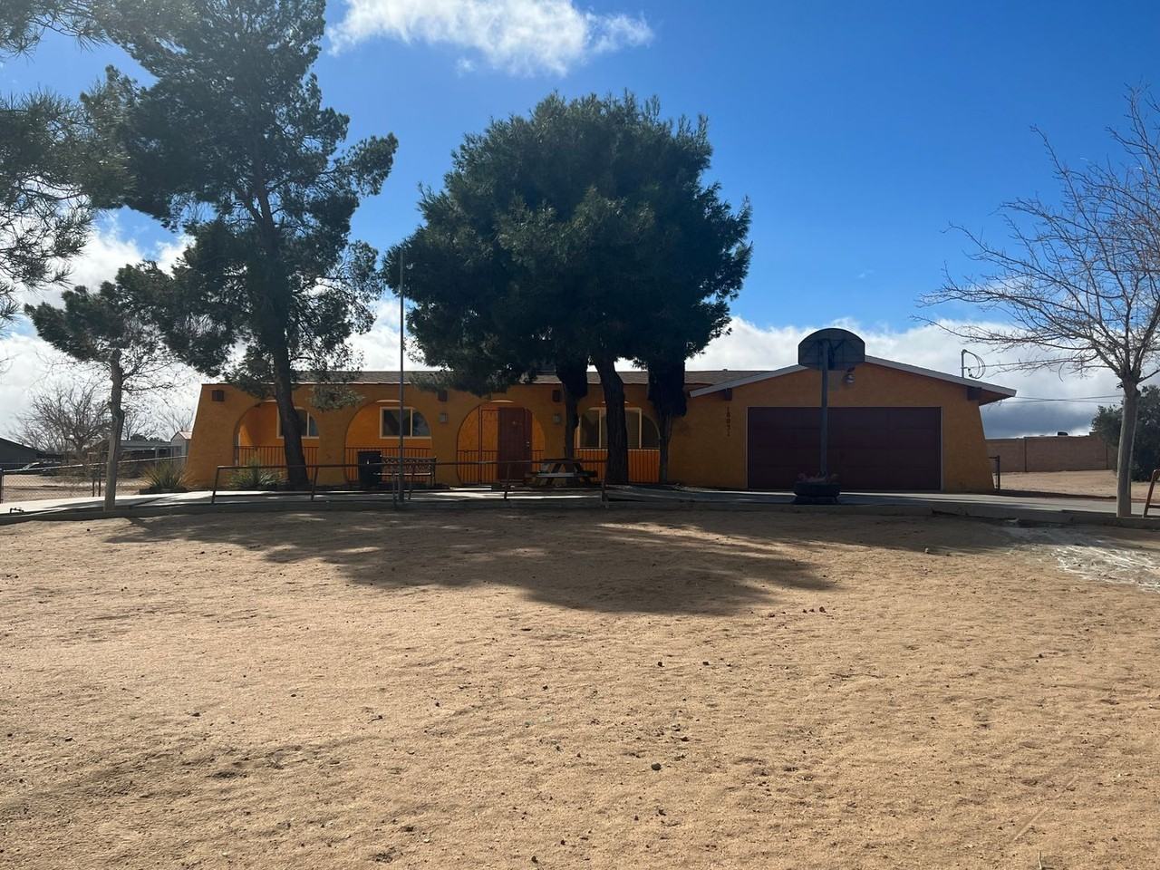 18031 Linden St - Photo 2 of 28