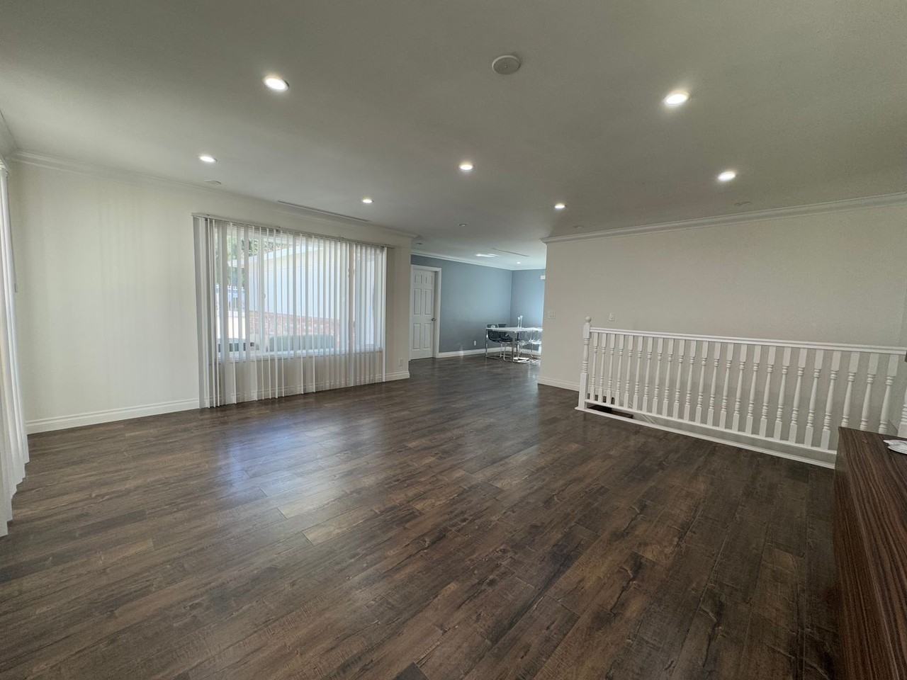 10319 Marcus Ave - Photo 3 of 17