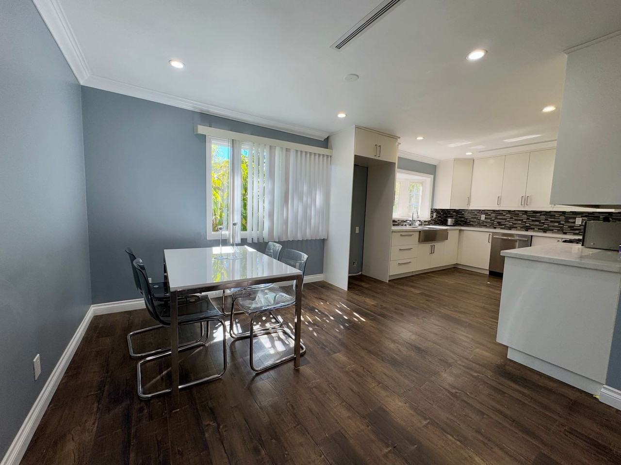 10319 Marcus Ave - Photo 4 of 17