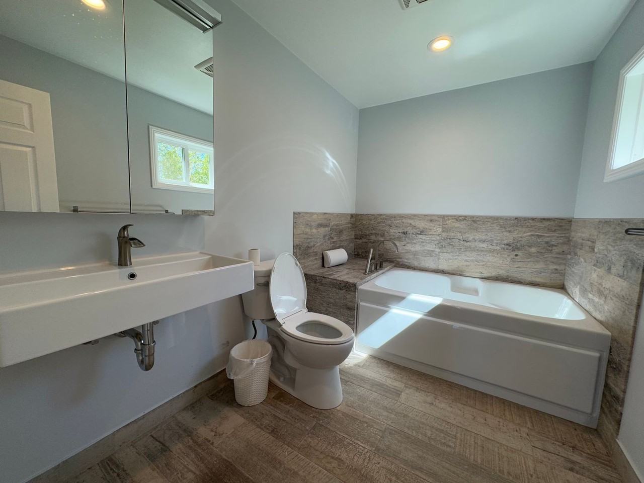 10319 Marcus Ave - Photo 7 of 17