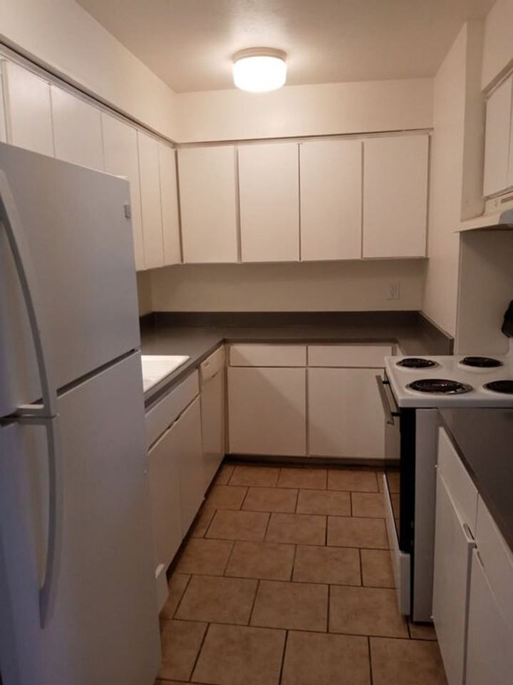 Colonial Arms Jamestown - Photo 5 of 11