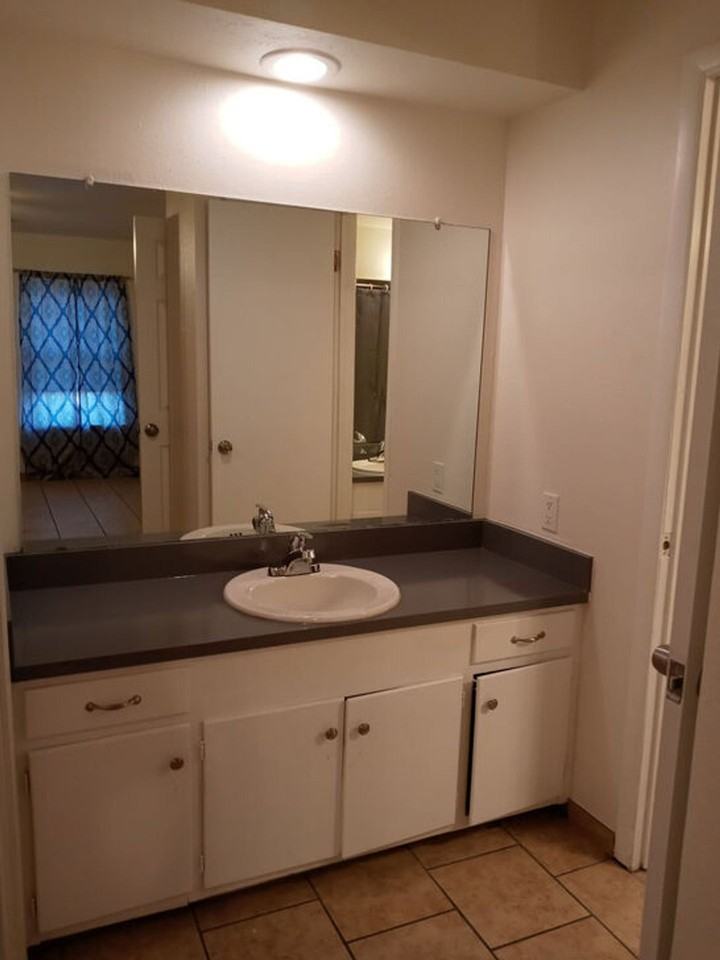 Colonial Arms Jamestown - Photo 6 of 11