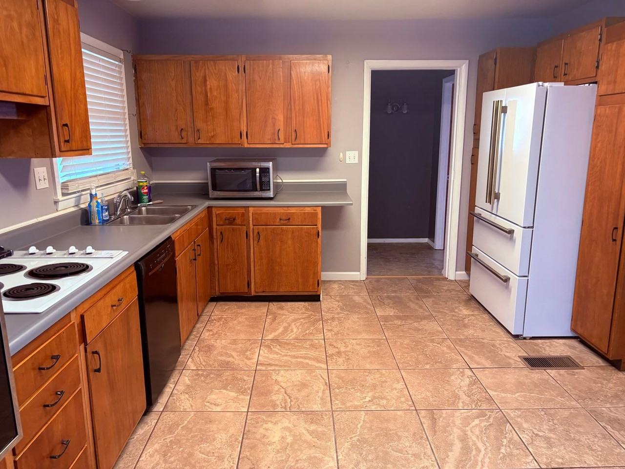 4028 Thornwood Dr - Photo 5 of 17