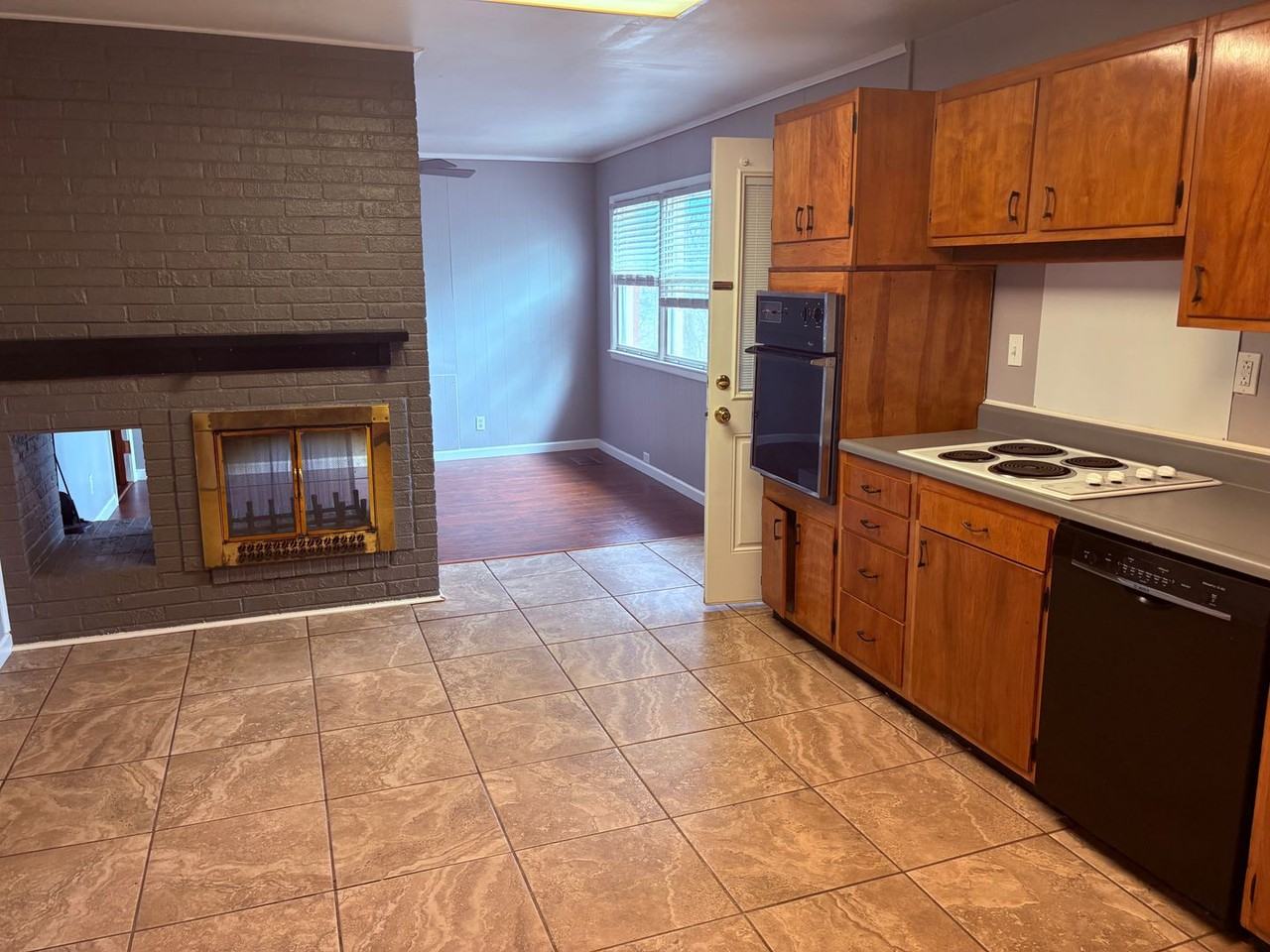 4028 Thornwood Dr - Photo 6 of 17