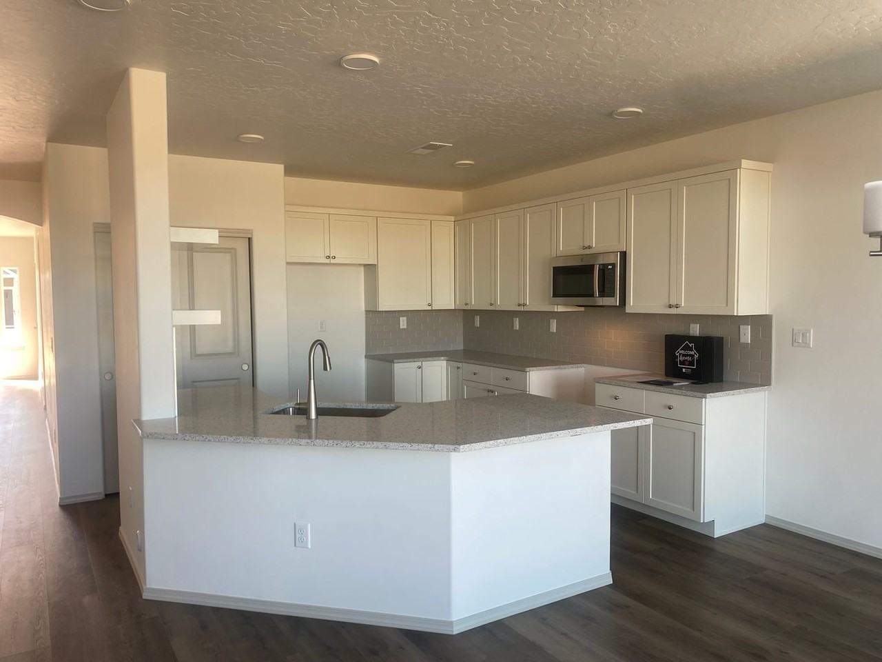 1062 N Rockdale Way - Photo 2 of 4