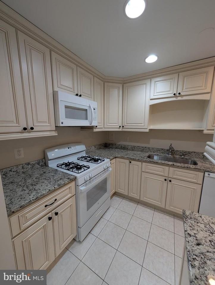 5964 Westchester Park Dr #202 - Photo 3 of 8