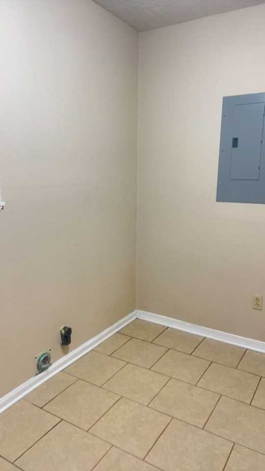 1004 Nichols St - Photo 2 of 8