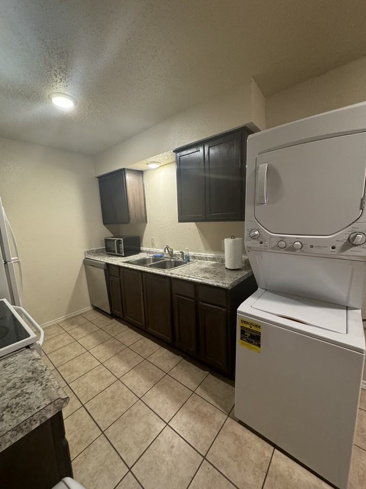 1410 North O'Connor Road #1416 - Photo 2 of 8