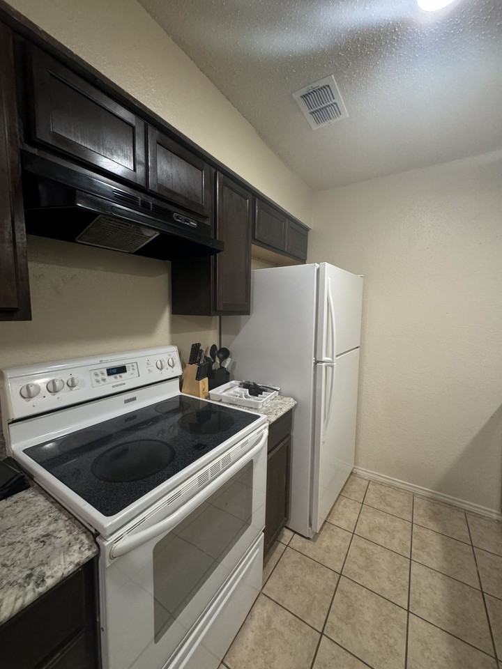 1410 North O'Connor Road #1416 - Photo 4 of 8