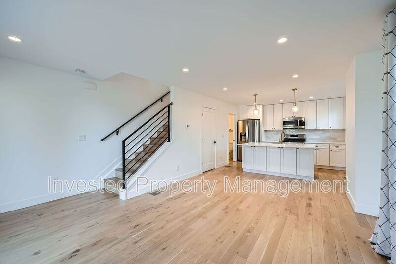 1405 N Yates St - Photo 4 of 26