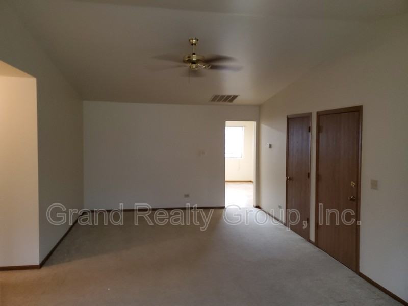 573 Anita Ave #2N - Photo 3 of 13